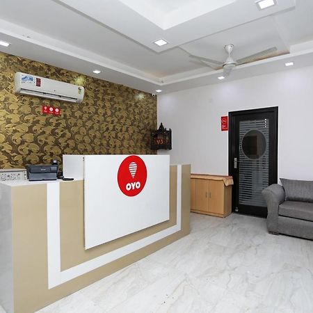 Oyo 12673 The Diplomat Inn Delhi  Ngoại thất bức ảnh