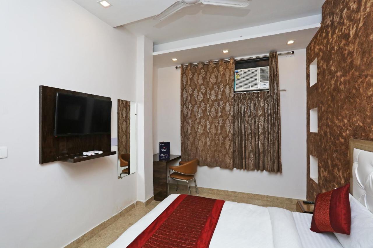 Oyo 12673 The Diplomat Inn Delhi  Ngoại thất bức ảnh